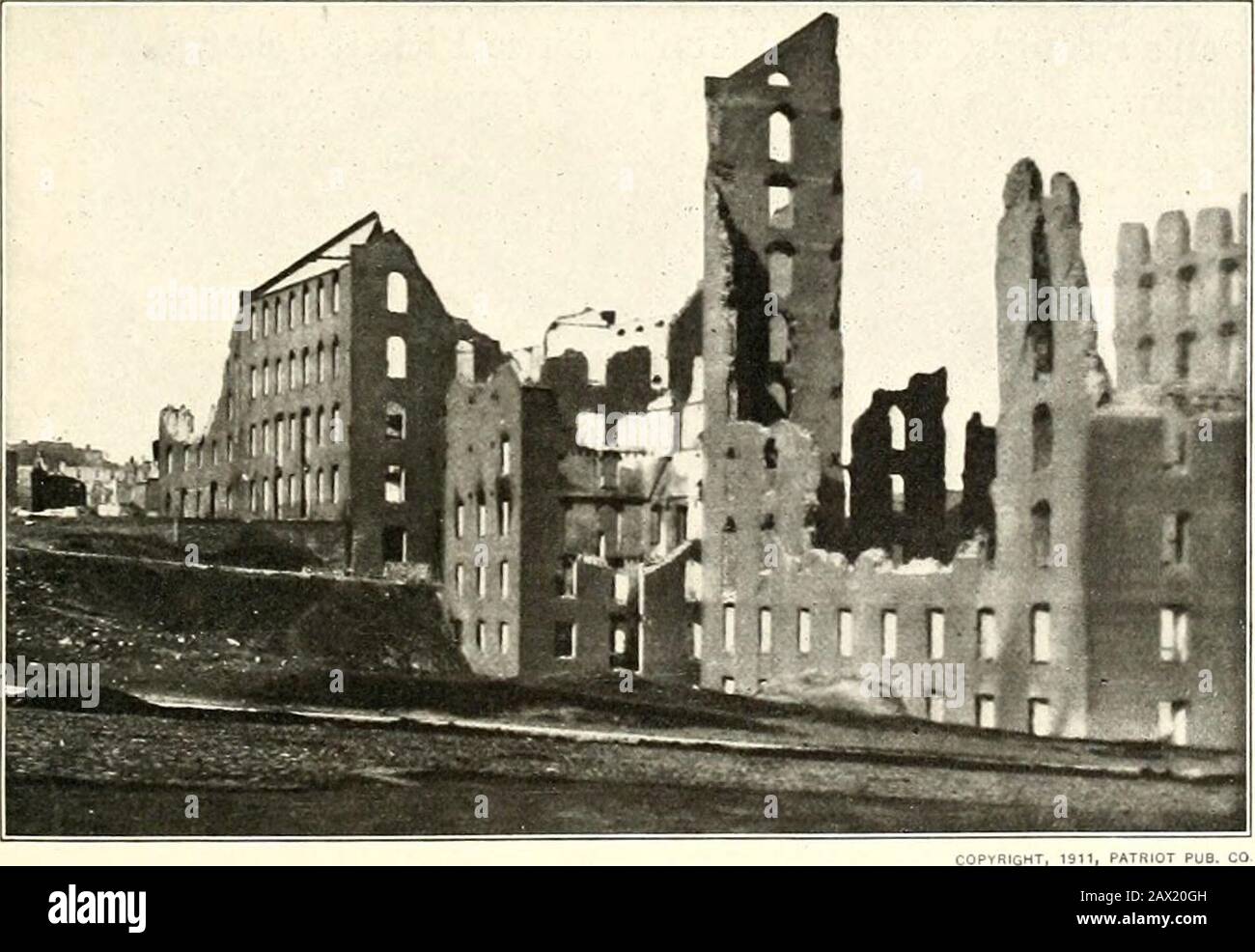 The Civil War through the camera : hundreds of vivid photographs actually taken in Civil War times, together with Elson's new history . EMPTY VAULTS—THE EXCHANGE BANK. RICHMOND, 186S The sad significance of these photographs is all too apparent. Not only the bank buildingswere in ruins, but the financial system of the entire South. All available capital had beenconsumed by the demands of the war, and a system of paper currency had destroyed creditcompletely. Worse still was the demoralization of all industry. Through large areas ofthe South all mills and factories were reduced to ashes, and ev Stock Photo