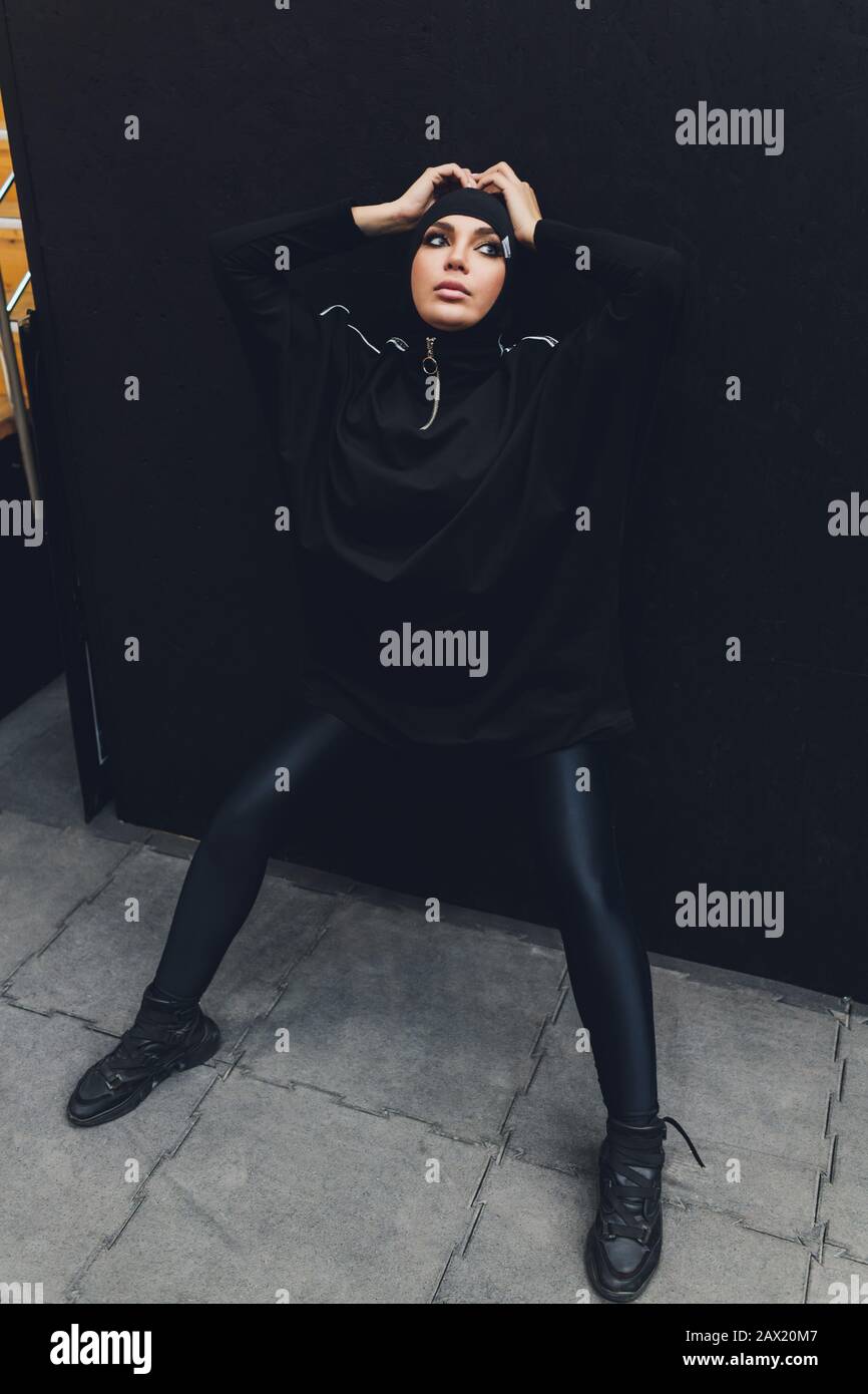 Muslim asian woman in hijab exercizing in a gym Stock Photo Alamy