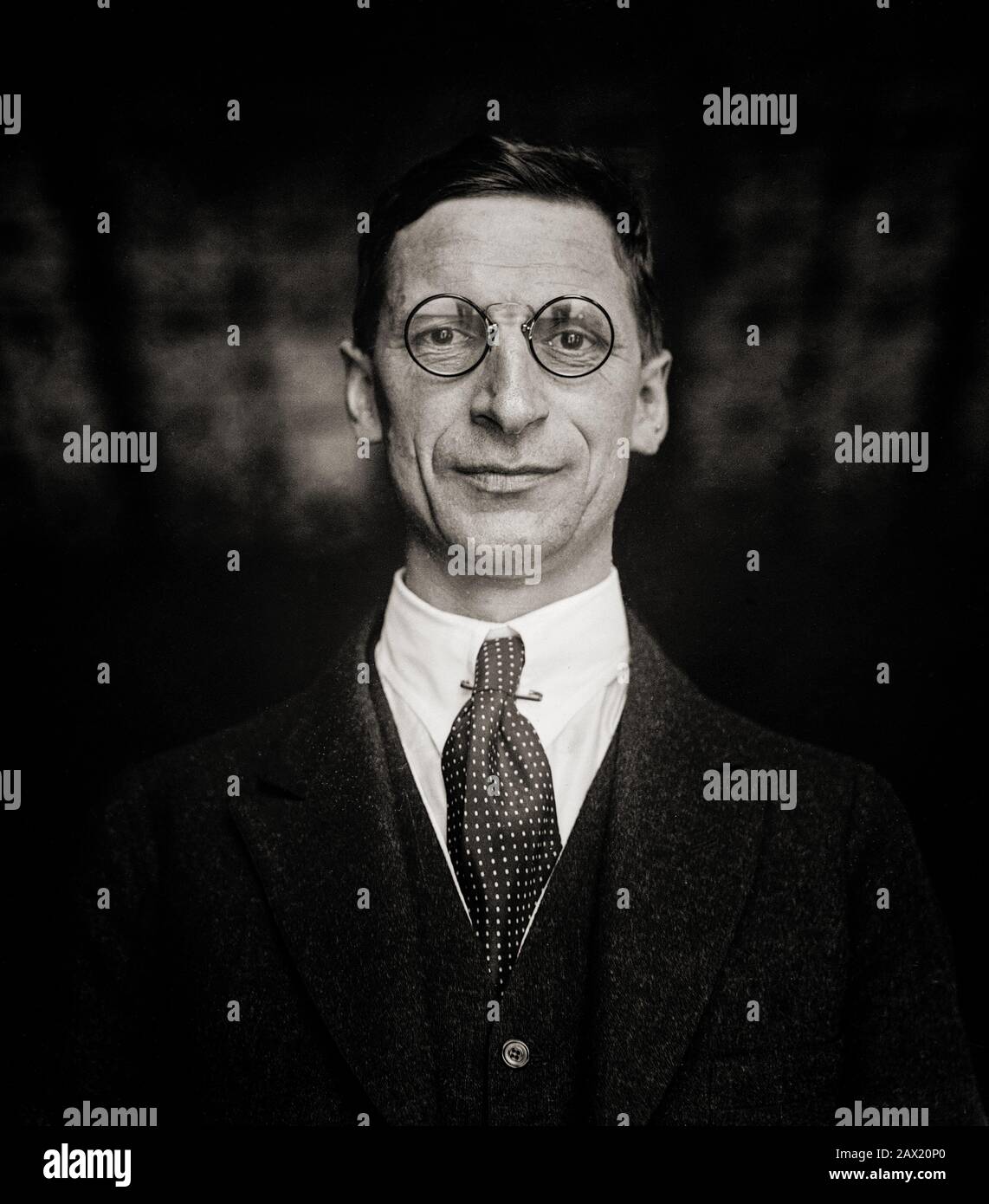 A 1922 portrait of Éamon de Valera (1882-1975), aka Dev, prominent statesman and political leader in 20th-century Ireland. Prior to his political career, he was a Commandant during the 1916 Easter Rising. He was sentenced to death but released mostly because of the public response to the British execution of Rising leaders. He returned to Ireland after being jailed in England and became one of the leading political figures of the War of Independence. After the signing of the Anglo-Irish Treaty, de Valera became political leader of Anti-Treaty Sinn Féin until 1926, when he set up Fianna Fail. Stock Photo