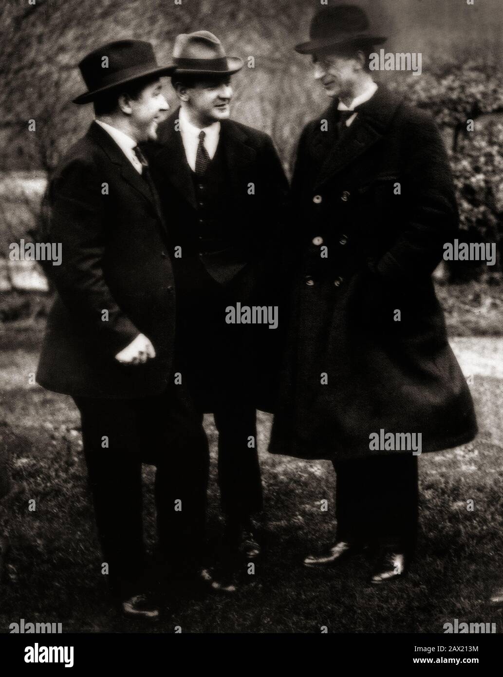 Michael Collins, Éamon de Valera and Harry Boland in conversation prior to the signing of the Anglo-Irish Treaty. Collins, supported the Treaty, whereas Boland opposed the Anglo-Irish Treaty along with de Valera, and in the ensuing Irish Civil War, they sided with the Anti-Treaty IRA. De Valera served as the political leader of Anti-Treaty Sinn Féin until 1926, when he, along with many supporters, left the party to set up Fianna Fáil. Stock Photo