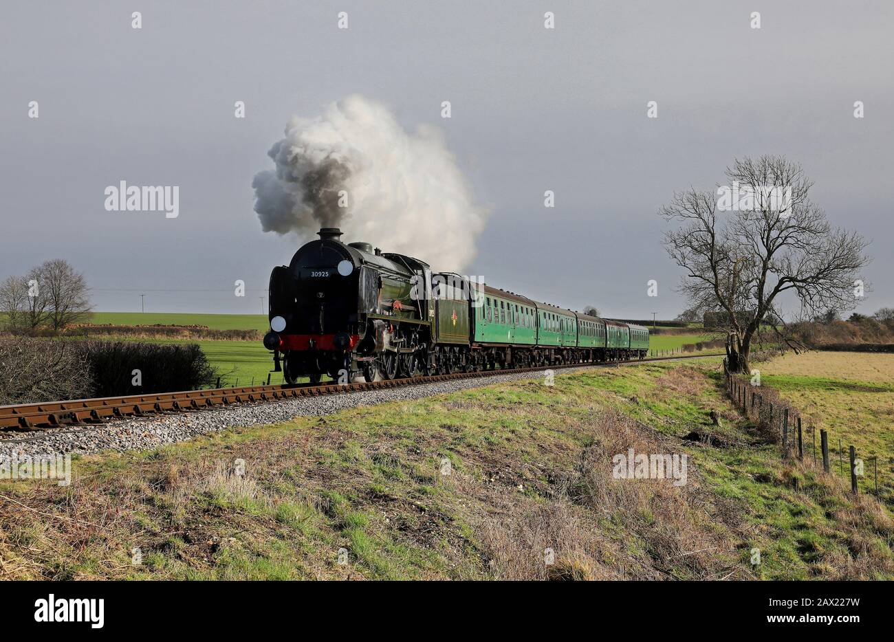 30925 passes Bishop's Sutton on the Mid Hants Railway. Stock Photo