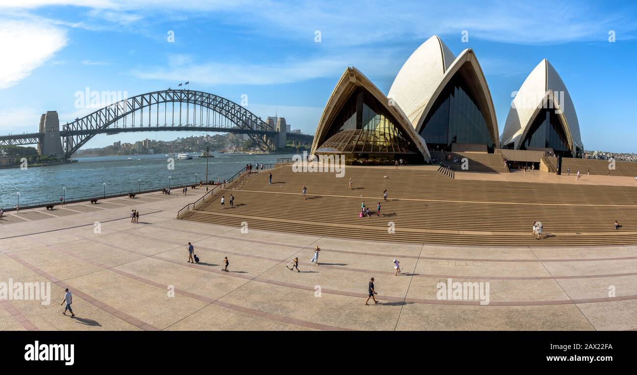 Sydney Opera House With The Harbour Bridge In The Background High Resolution Stock Photography And Images Alamy