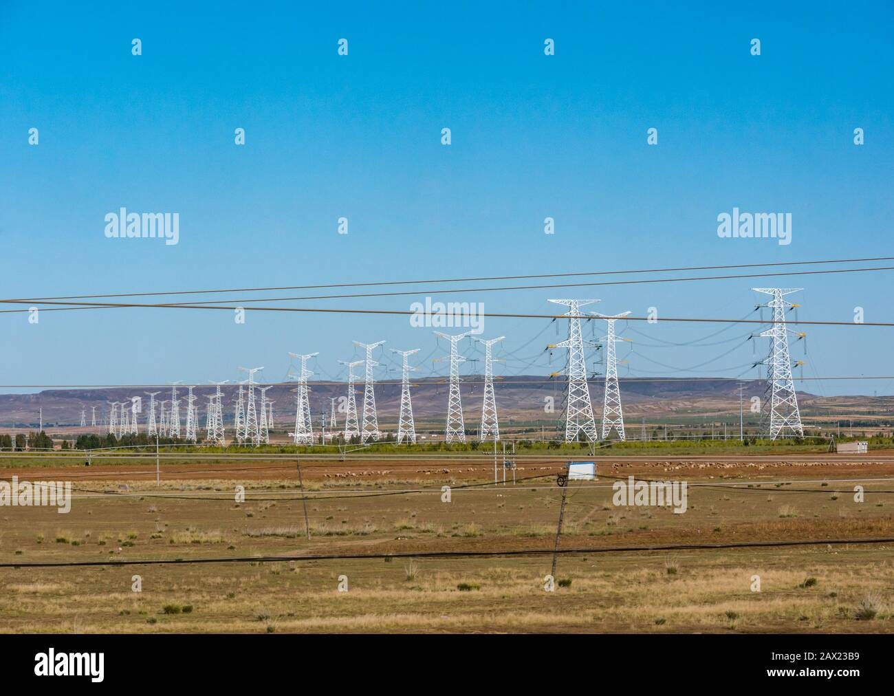 Electrcity pylons hi-res stock photography and images - Alamy