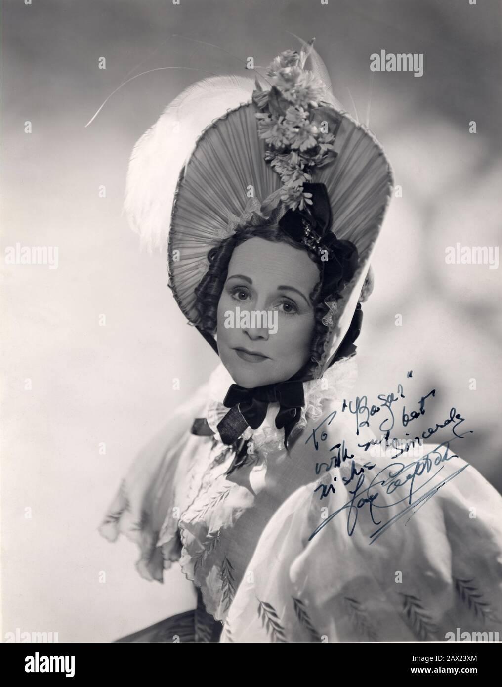1947 , GREAT BRITAIN : The movie actress FAY COMPTON ( 1894 –1978 ) as Madame Mantalini in THE LIFE AND ADVENTURES OF NICHOLAS NICKLEBY ( I misteri di Londra ) by Alberto Cavalcanti , from the novel by Charles Dickens . The gay novelist Sir Edward Compton Mackenzie, was her brother . - MOVIE -  CINEMA INGLESE - portrait - ritratto  - AUTOGRAFO -  FILM - AUTOGRAPH - signature - firma - hat - cappello - feathers - piume - curls - riccioli - boccoli - TEATRO - THEATRE  ---- Archivio GBB Stock Photo