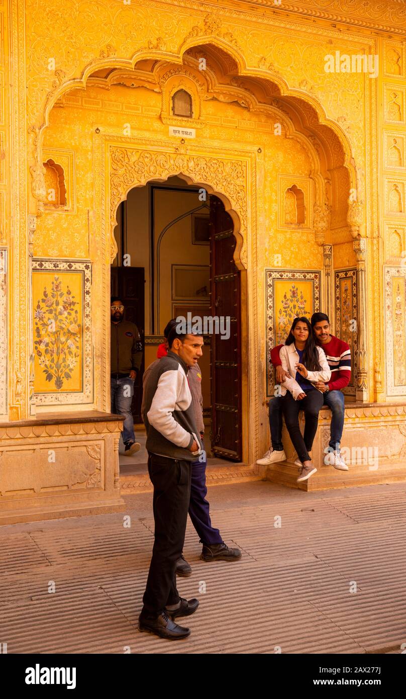India, Rajasthan, Jaipur, Nahargarh Fort, courtyard, local visitors posing for souvenir photograph by door Stock Photo