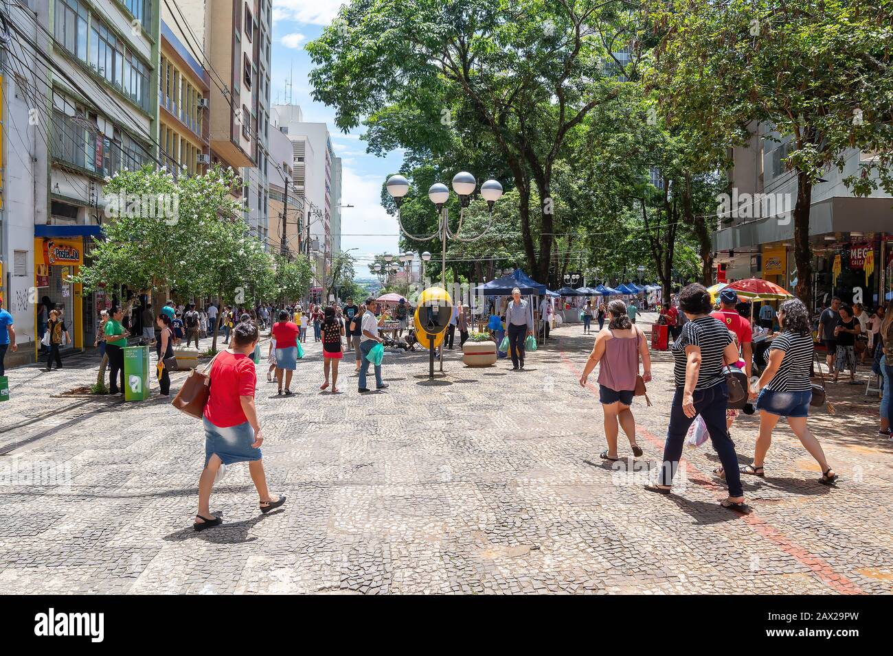 Londrina PR, Brazil - December 23, 2019: Downtown of Londrina. People  shopping and walking at the Calcadao Stock Photo - Alamy