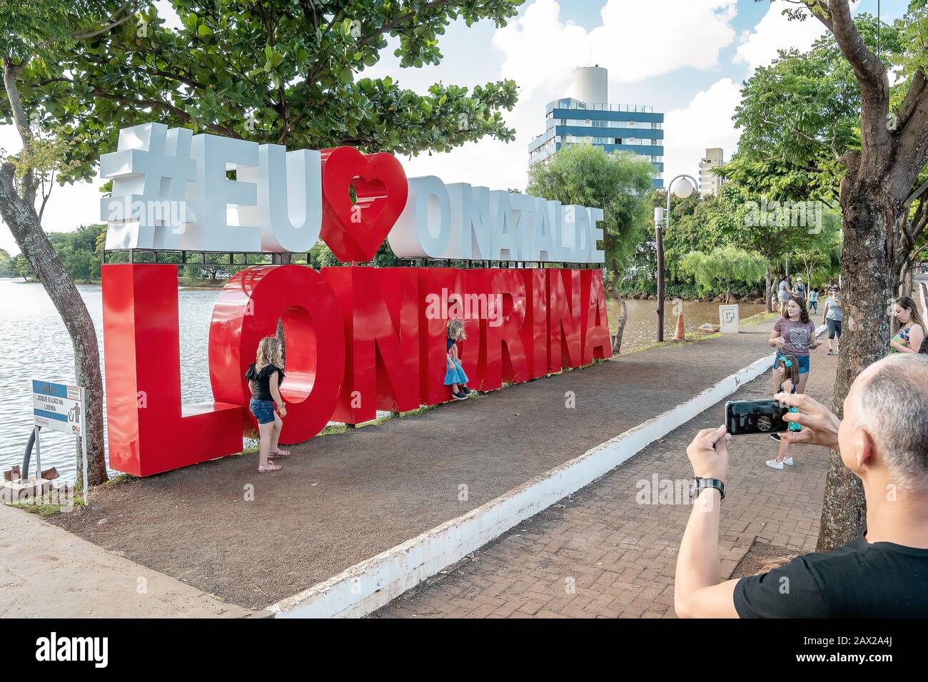 Londrina Pr Brazil December 23 19 People Taking Photos At The Christmas Totem I Love The Christmas Of Londrina In English At Higienopolis Ave Stock Photo Alamy