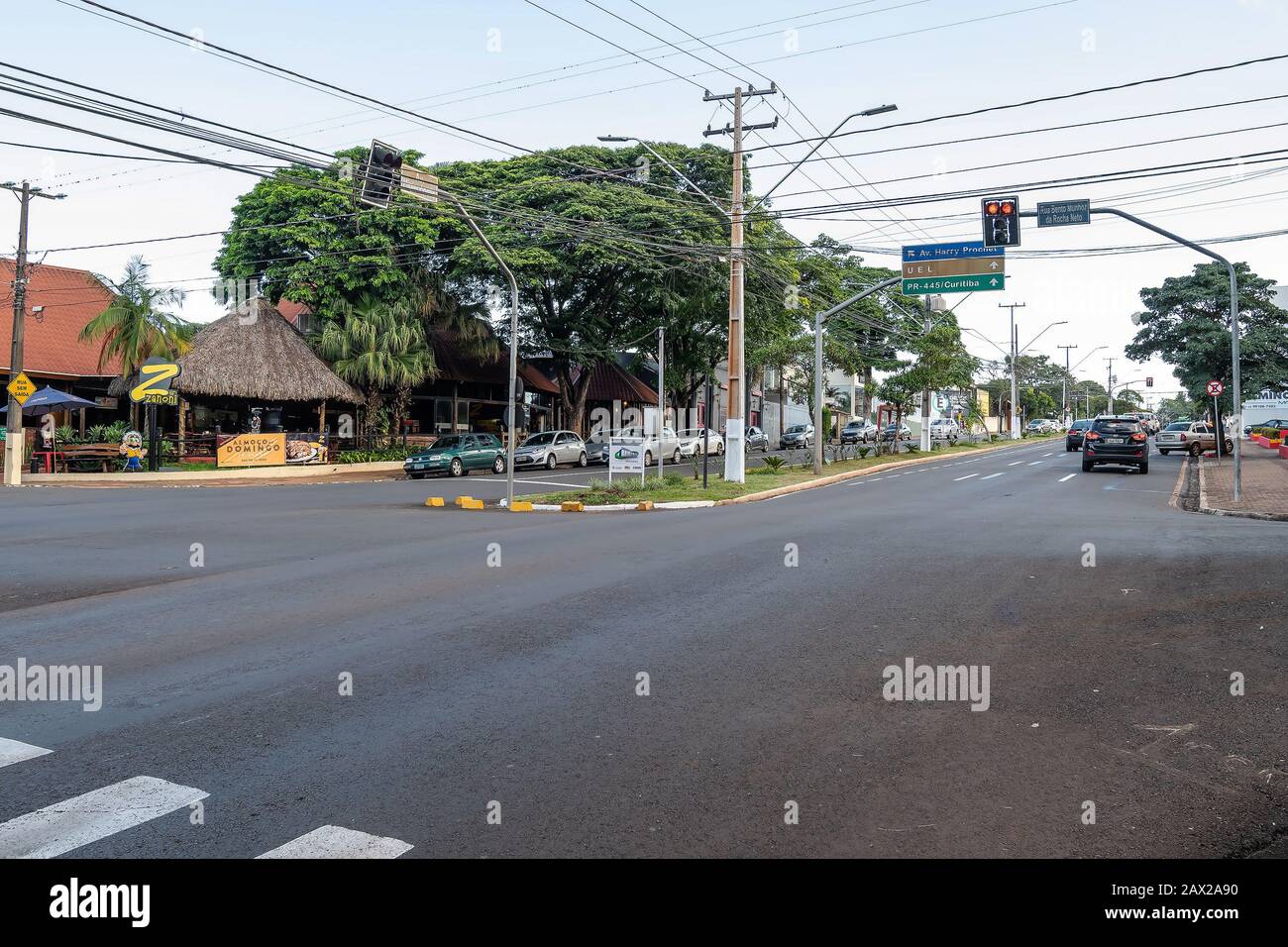 Londrina PR, Brazil - December 23, 2019: View of the traffic at the Higienopolis avenue corner with Bento Munhoz da Rocha Neto street. Stock Photo