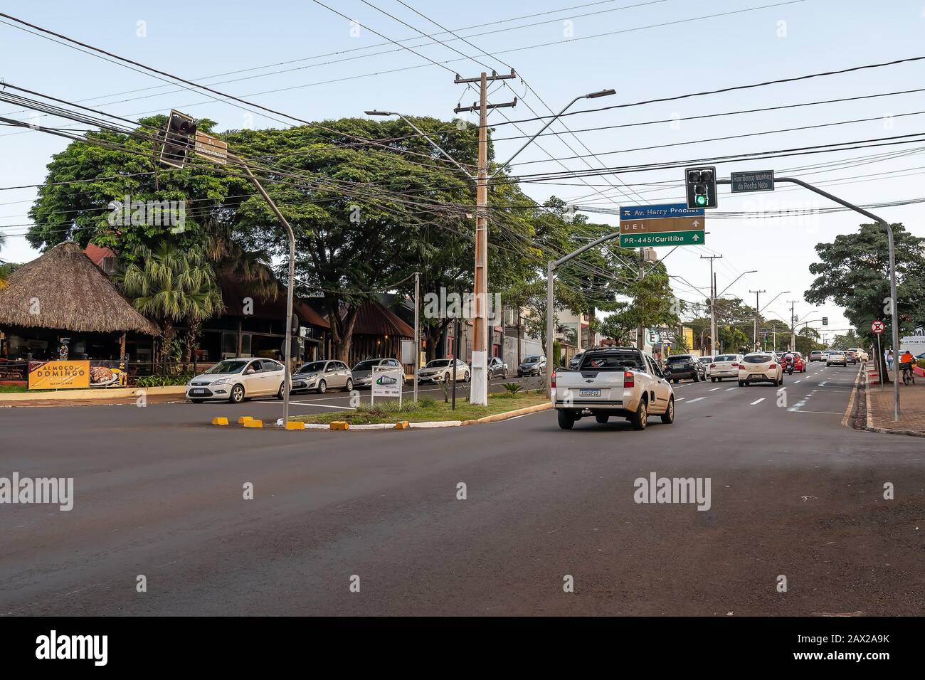 Londrina PR, Brazil - December 23, 2019: View of the traffic at the Higienopolis avenue corner with Bento Munhoz da Rocha Neto street. Stock Photo