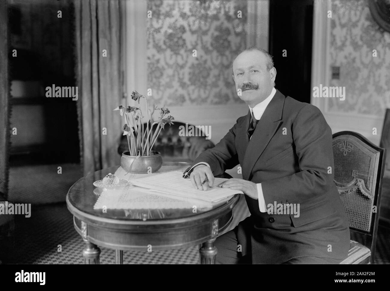 1915 ca , NEW YORK , USA  : The celebrated italian music conductor CLEOFONTE CAMPANINI ( Parma , 1860 - Chicago , 1919 ) .  Born in Parma, Campanini studied music at that city's conservatory, making his debut with a performance of ' Carmen ' by Bizet , also in Parma, in 1883. That year he was invited to New York City during the inaugural season of the Metropolitan Opera, and was offered a position as assistant conductor with the company. Five years later he returned to the United States to lead the American premiere of Giuseppe Verdi's Otello at the Academy of Music. Desdemona was sung by Eva Stock Photo