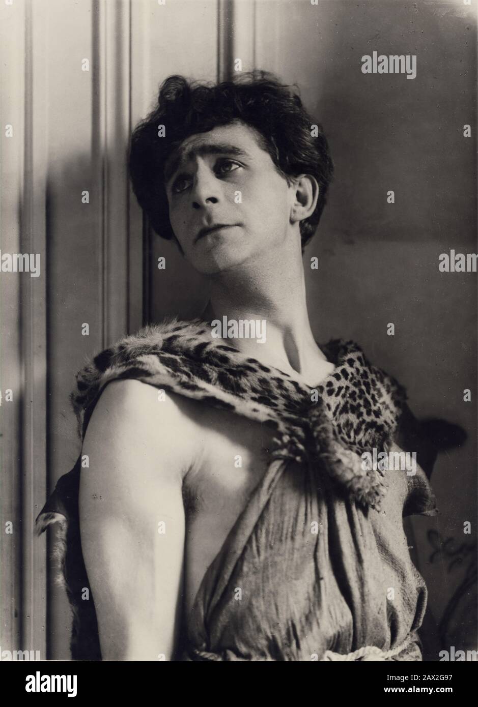 1900 ca , Paris , France  :  The french theatre actor EDOUARD DE MAX (  born Eduard-Alexandre Max , 14 february 1869 ,  Jassy , Romania - 28 october 1924 , Paris , France ). - TEATRO - THEATRE - THEATER - attore - portrait - ritratto - homosexual - homosexuality - omosessuale -  omosessualità - LGBT -  - GAY   ----  Archivio GBB Stock Photo