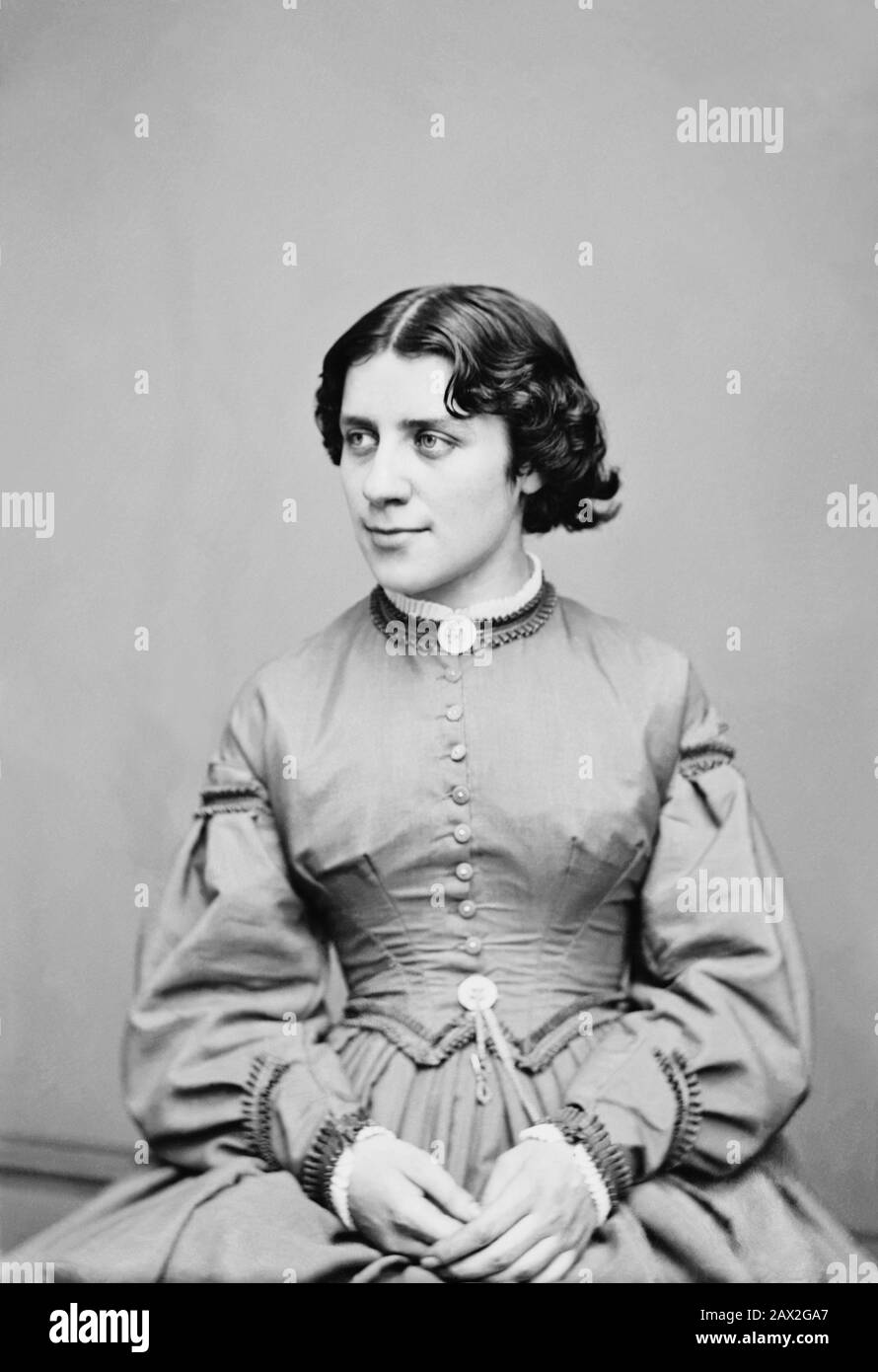 1861 ca , USA :The social reformer activist and leading figure of the early woman's movement ANNA ELIZABETH DICKINSON ( 1842 - 1932 ). Photo by J.W. Hurn , Philadelphia - SUFFRAGETTA - sufraggetta - Sufragist - POLITICO - POLITICIAN - POLITICA - POLITIC - FEMMINISMO - FEMMINISTA - FEMMINISTE - SUFFRAGETTE - USA - ritratto - portrait - FEMMINISM - FEMMINIST - SUFFRAGIO UNIVERSALE - VOTO POLITICO ALLE DONNE - FASHION - MODA - OTTOCENTO - 800's - '800 - pin - spilla - lace - pizzo - profilo - profile -  --- Archivio GBB Stock Photo