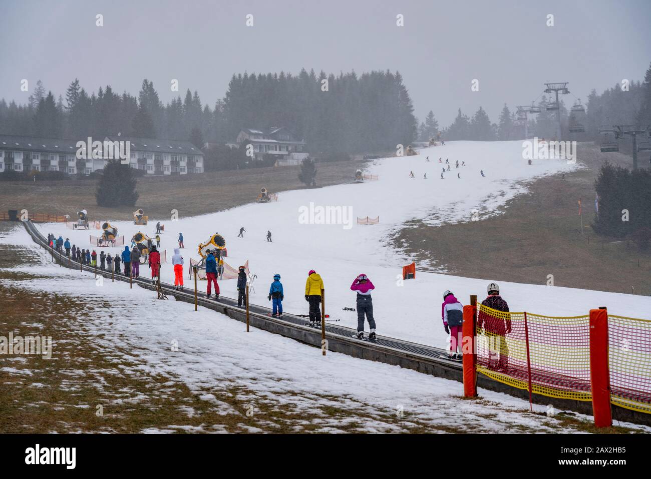 Ski conveyor belt hires stock photography and images Alamy