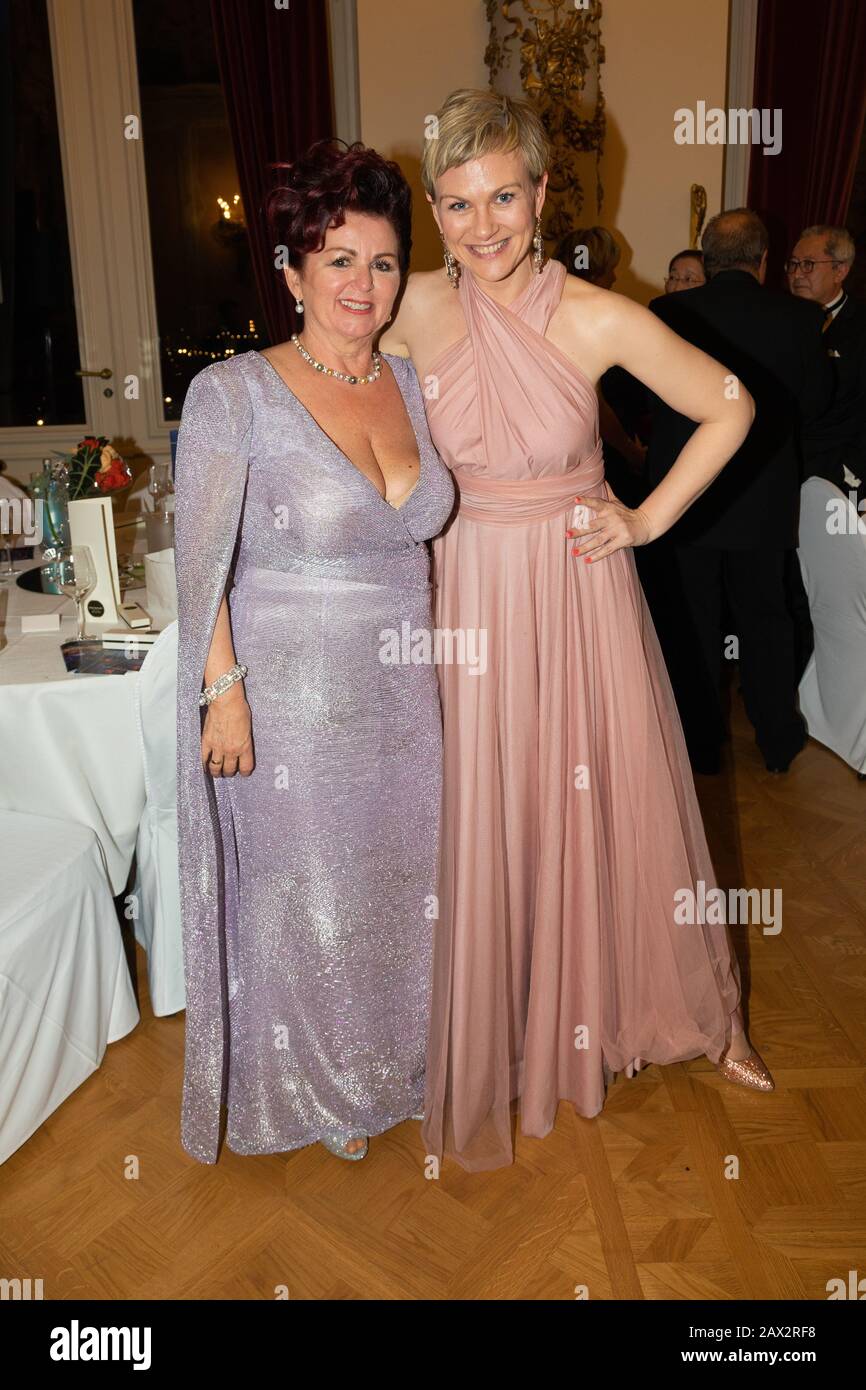 Viola Klein und Karen Heinrichs beim 15. SemperOpernball 2020 in Dresden in der Semper Oper. Dresden, 07.02.2020 Stock Photo