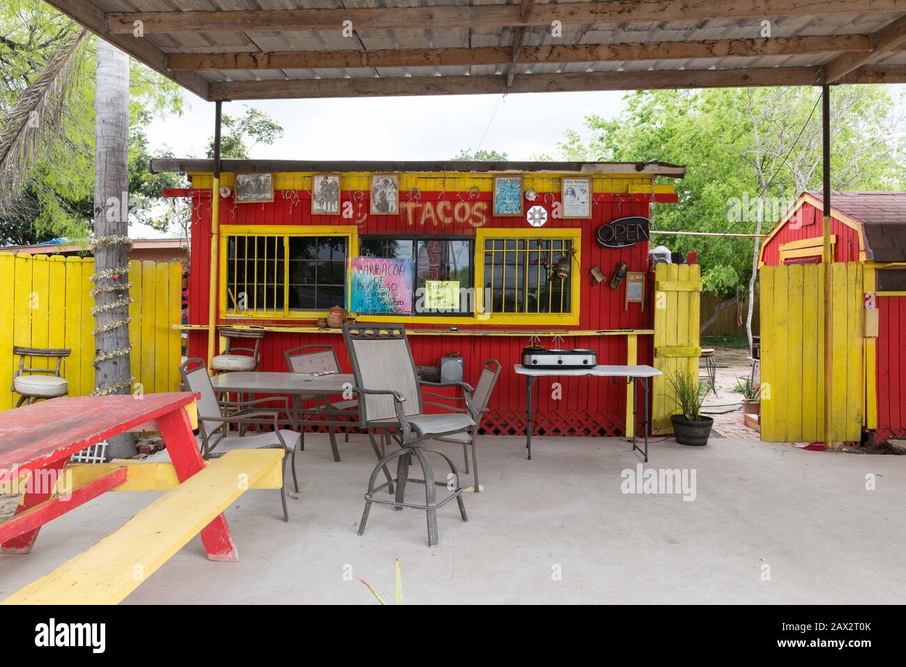English: Title: A colorful food stand along the road in the little town of Havana in Hidalgo County, Texas Physical description: 1 photograph : digital, tiff file, color.  Notes: Title, date, and keywords based on information provided by the photographer.; Gift; The Lyda Hill Foundation; 2014; (DLC/PP-2014:054).; Forms part of: Lyda Hill Texas Collection of Photographs in Carol M. Highsmith's America Project in the Carol M. Highsmith Archive.; Credit line: The Lyda Hill Texas Collection of Photographs in Carol M. Highsmith's America Project, Library of Congress, Prints and Photographs Division Stock Photo