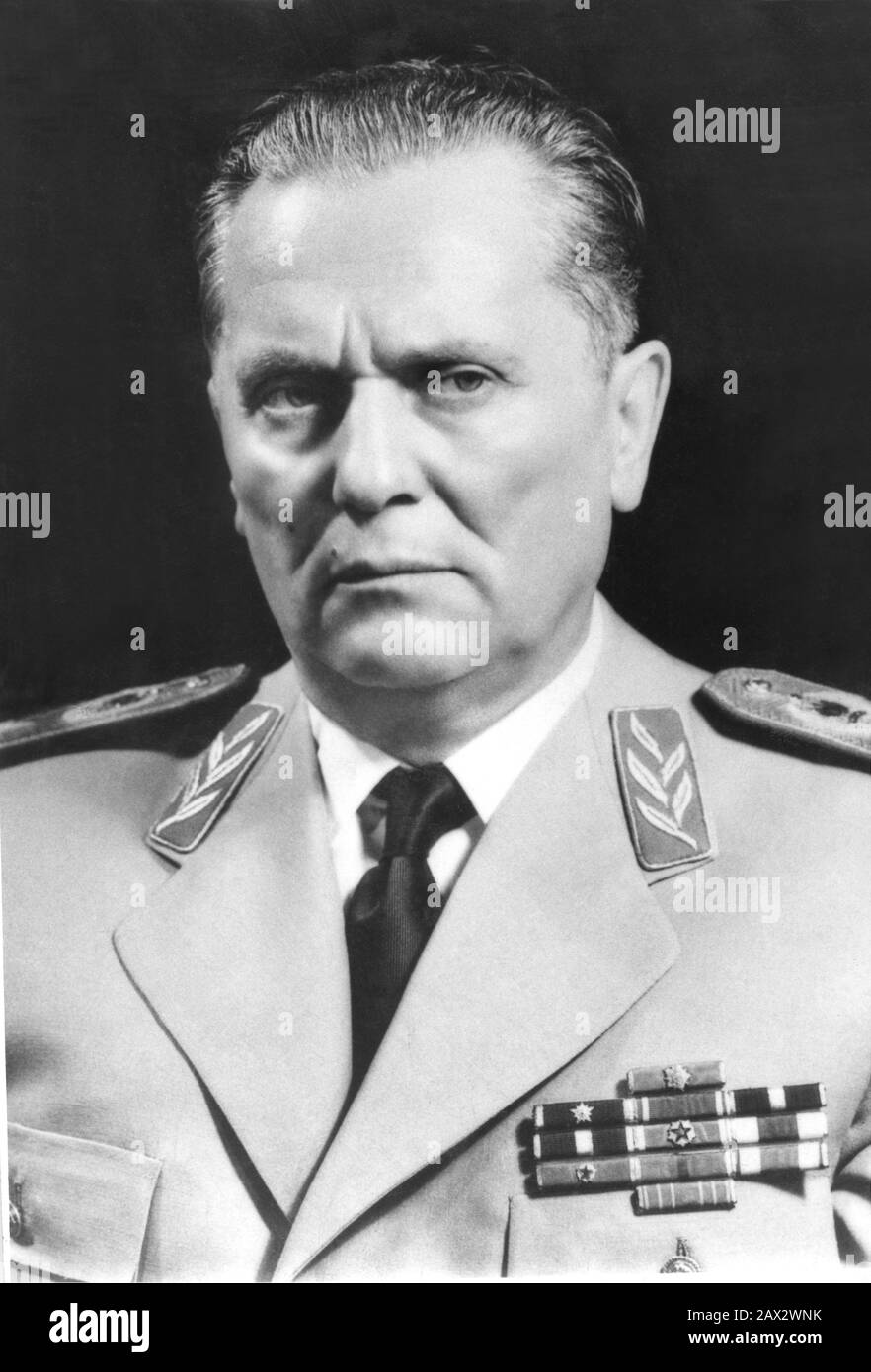 1968 , Belgrad , Yugoslavia  :  JOSIP BROZ TITO ( 1892 - 1990 ) , the leader of the Socialist Federal Republic of Yugoslavia from 1945 until his death  - POLITICO - POLITICA - POLITIC - SOCIALIST - SOCIALISMO - SOCIALISM  - COMUNISTA - COMUNISMO - COMMUNIST - COMMUNISM - DITTATURA - DICTATOR - DITTATORE - foto storiche - foto storica - portrait - ritratto - cravatta - tie  - colletto - collar  - Repubblica Jugoslava -  JUGOSLAVIA  - military uniform - divisa militare   ----  Archivio GBB Stock Photo
