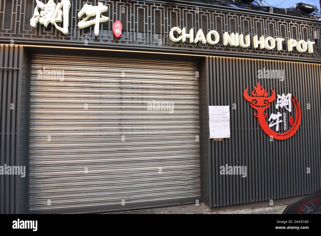 February 10, 2020, Madrid, Spain: A Chinese shop is closed in Usera district..After the outbreak of Coronavirus in China, Chinese residents at Usera district in Madrid have closed hundreds of shops, hairdressers, restaurants and more for fear that they and clients will not get infected with the virus. The city of Madrid has 38,547 Chinese residents, according to official statistics. A quarter of the community has settled in this district. (Credit Image: © Jorge Sanz/SOPA Images via ZUMA Wire) Stock Photo