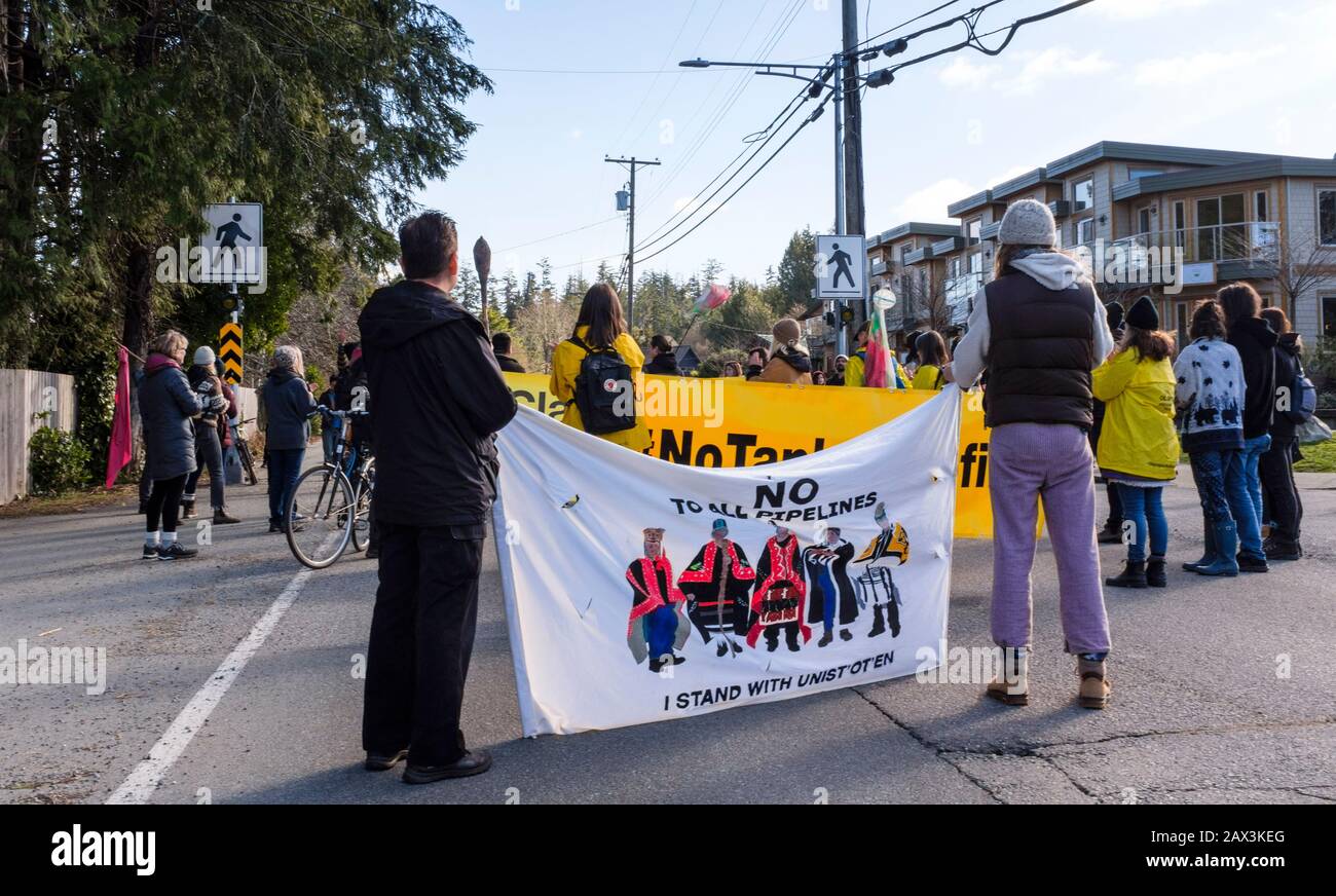 Wet'suwet'en protesters hi-res stock photography and images - Alamy