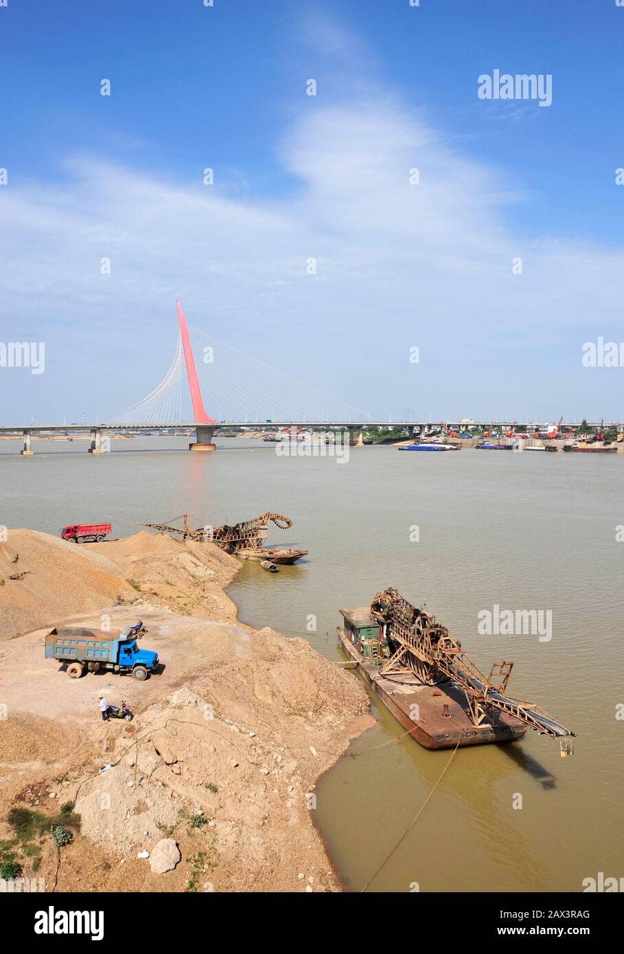 Conveyor boat for dredgers to pass the sand onto trucks, working the Gan river, Nanchang, Jiangxi province, China Stock Photo