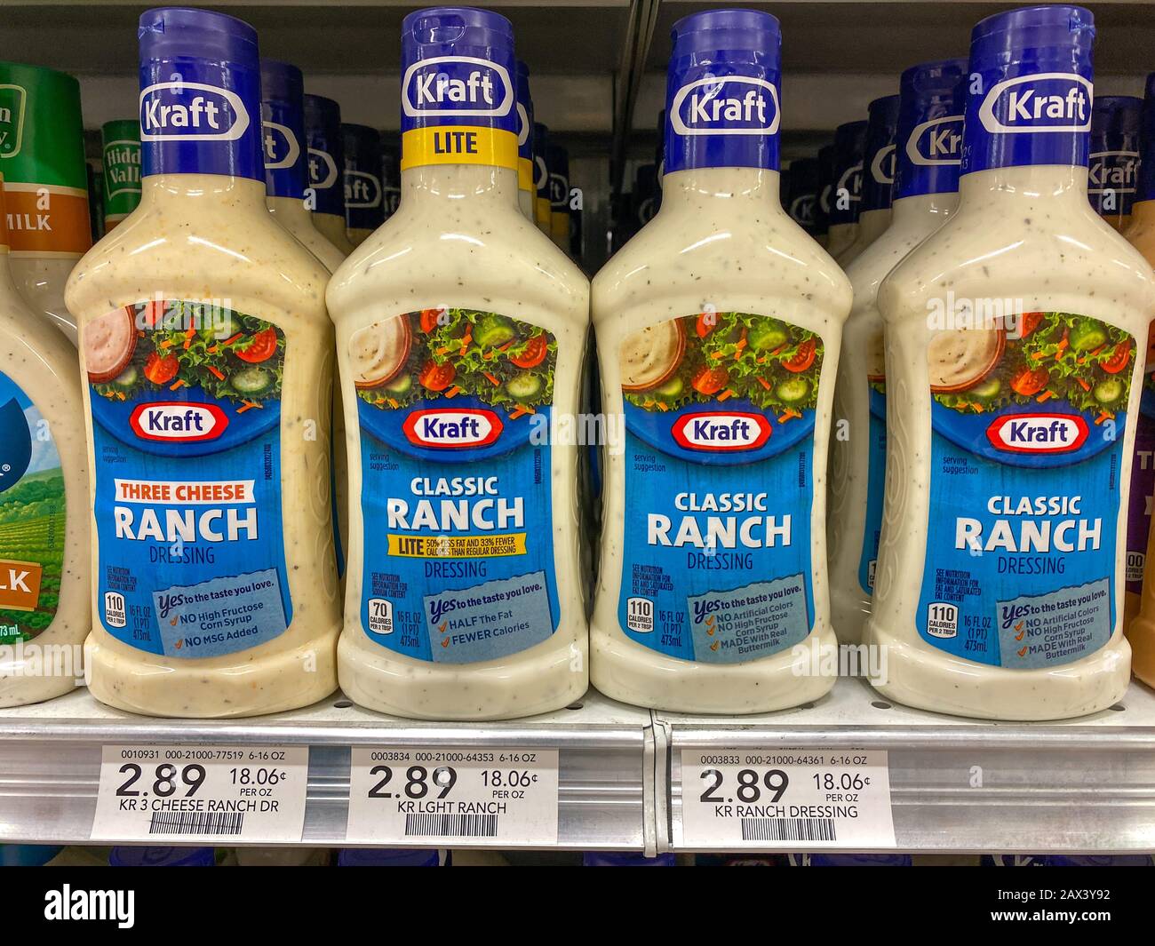 https://c8.alamy.com/comp/2AX3Y92/orlandoflusa-2820the-kraft-classic-ranch-salad-dressing-display-of-a-publix-grocery-store-kraft-salad-dressing-is-sold-and-manufactured-by-kra-2AX3Y92.jpg