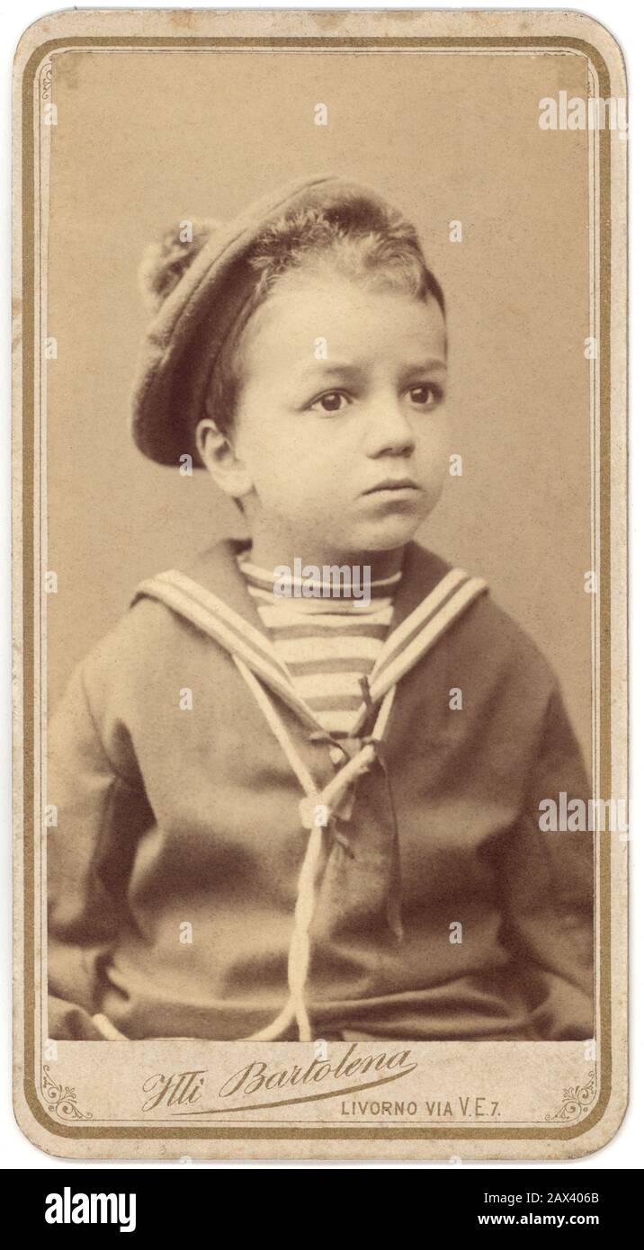 1885 ca , LIVORNO , ITALY : A little child dressed like a sailor . Photo by  Fratelli Bartolena , Livorno - FOTO STORICHE - HISTORY PHOTOS - BAMBINO -  BAMBINI -