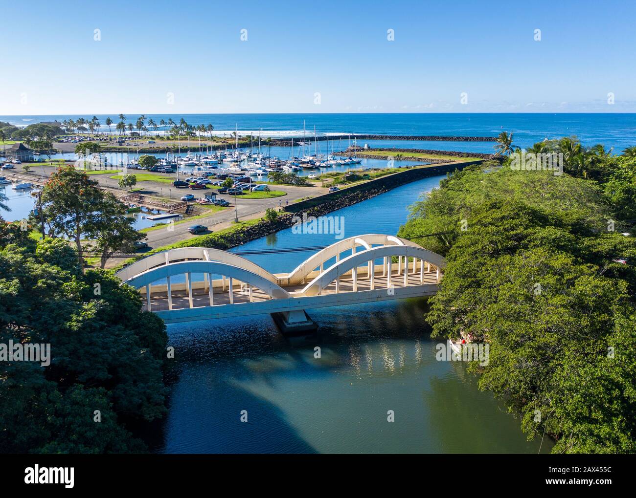 Arched bridge hawaii hires stock photography and images Alamy