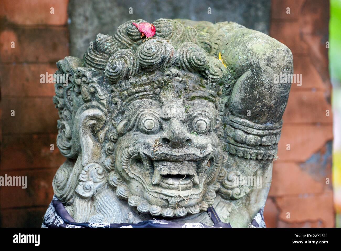 Close, detail, of the head and face of a Hindu statue of Barong. Bali,  Indonesia Stock Photo - Alamy