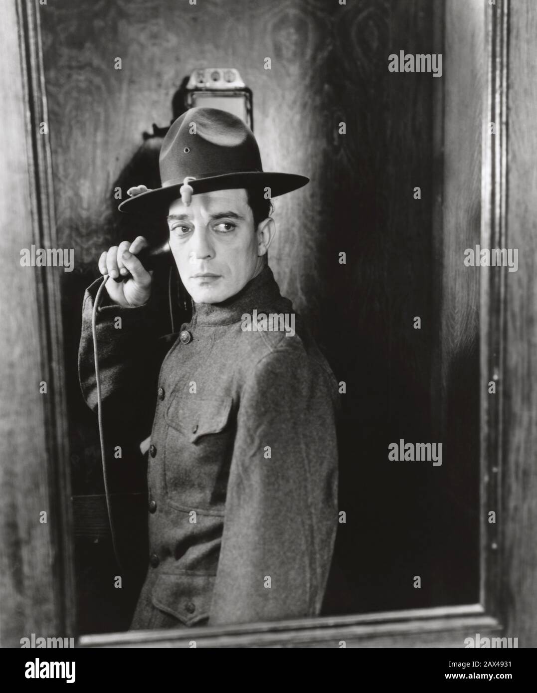 Amazon.co.jp: DOUGHBOY TO GI 著者 KENNETH LEWIS 1900-1945