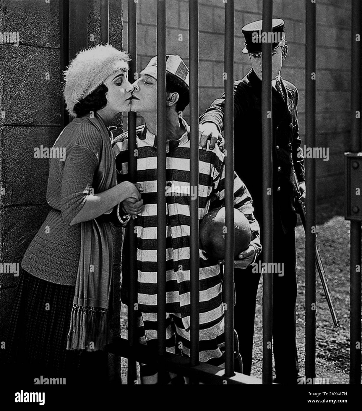1920 , USA : The american silent movie actor and director BUSTER KEATON (  1895 - 1966 ) with Sybil Seely in CONVICT 13 ( Il carcerato n. 13 ) by  Edward