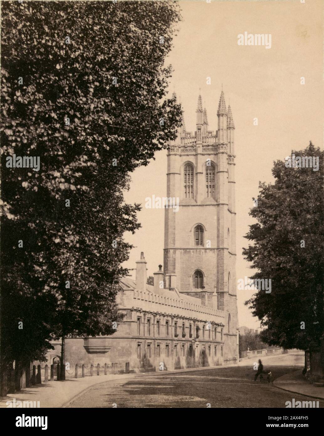 1875 ca ,OXFORD, GREAT BRITAIN  : The  MAGDALEN COLLEGE  - INGHILTERRA - GRAND BRETAGNA - LONDRA - CATTEDRALE - ARCHITETTURA - ARCHITECTURE  - FOTO STORICHE - HISTORY PHOTOS -   GEOGRAFIA - GEOGRAPHY  - VECCHIA  EUROPA - OLD EUROPE -  CHIESA - CHURCH   -  STILE GOTICO - GOTHIC STYLE - TUDOR - COLLEGIO - UNIVERSITA' - SCUOLA   SCHOOL  - torre - twer  ----  Archivio GBB Stock Photo