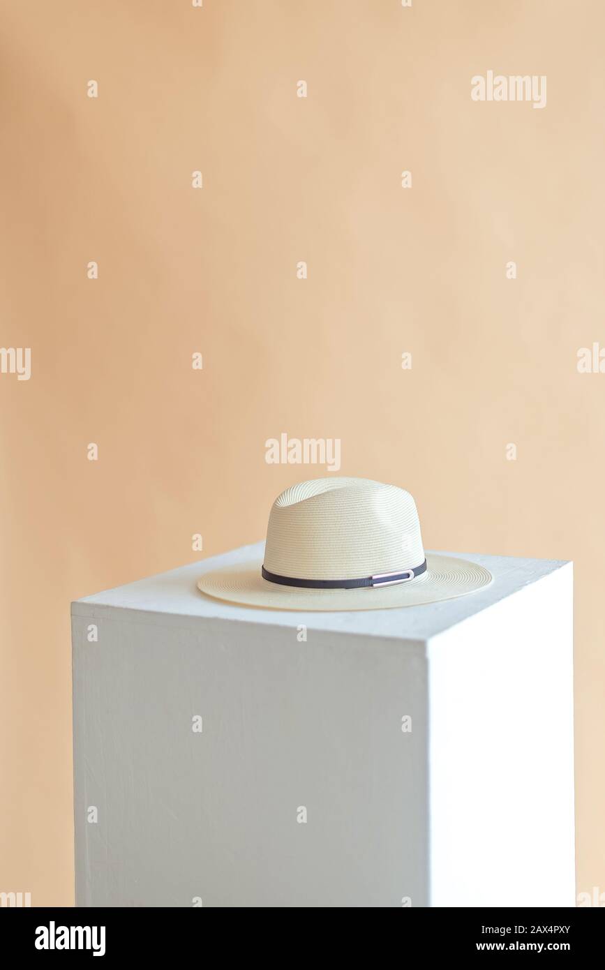 Straw hat design hi-res stock photography and images - Alamy
