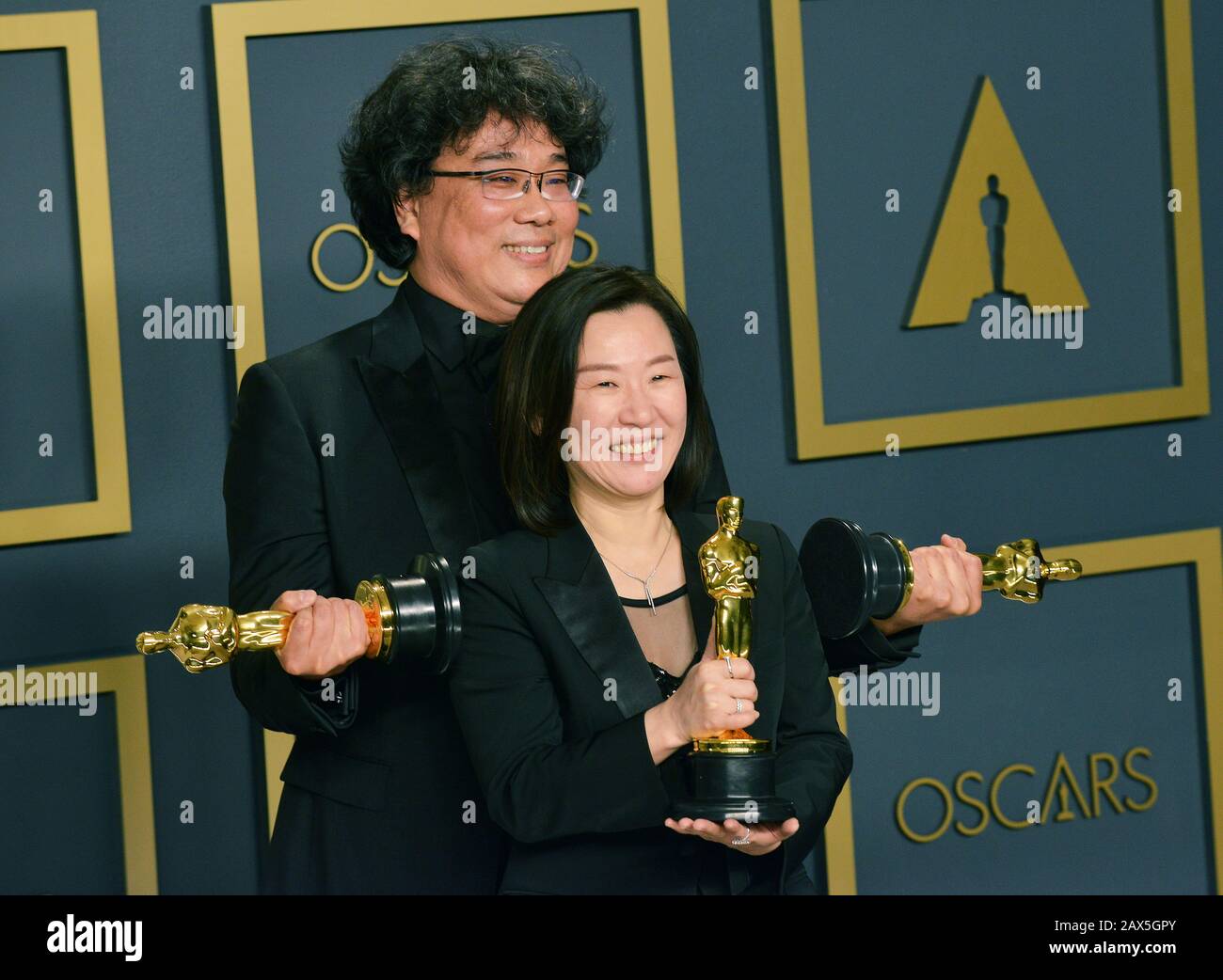 Los Angeles, USA. 10th Feb, 2020. Producer Kwak Sin-ae and director Bong Joon-ho, winners of the Original Screenplay, International Feature Film, Directing, and Best Picture awards for 'Parasite, ' pose in the press room during the 92nd Annual Academy Awards at Hollywood and Highland on February 09, 2020 in Hollywood, California Credit: Tsuni/USA/Alamy Live News Stock Photo