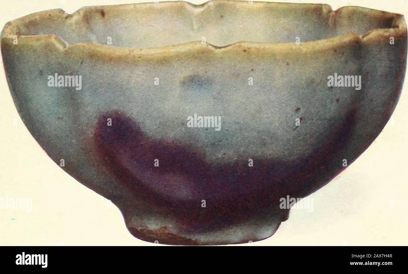 Chinese porcelain vessels hi-res stock photography and images - Alamy