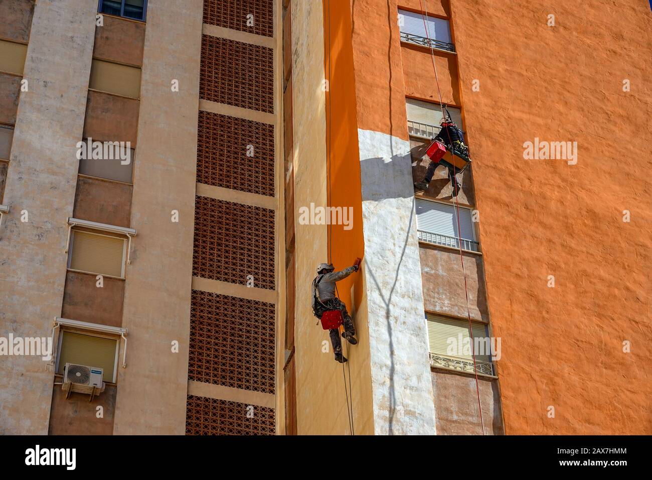 Rope access maintenance building Cut Out Stock Images & Pictures - Alamy