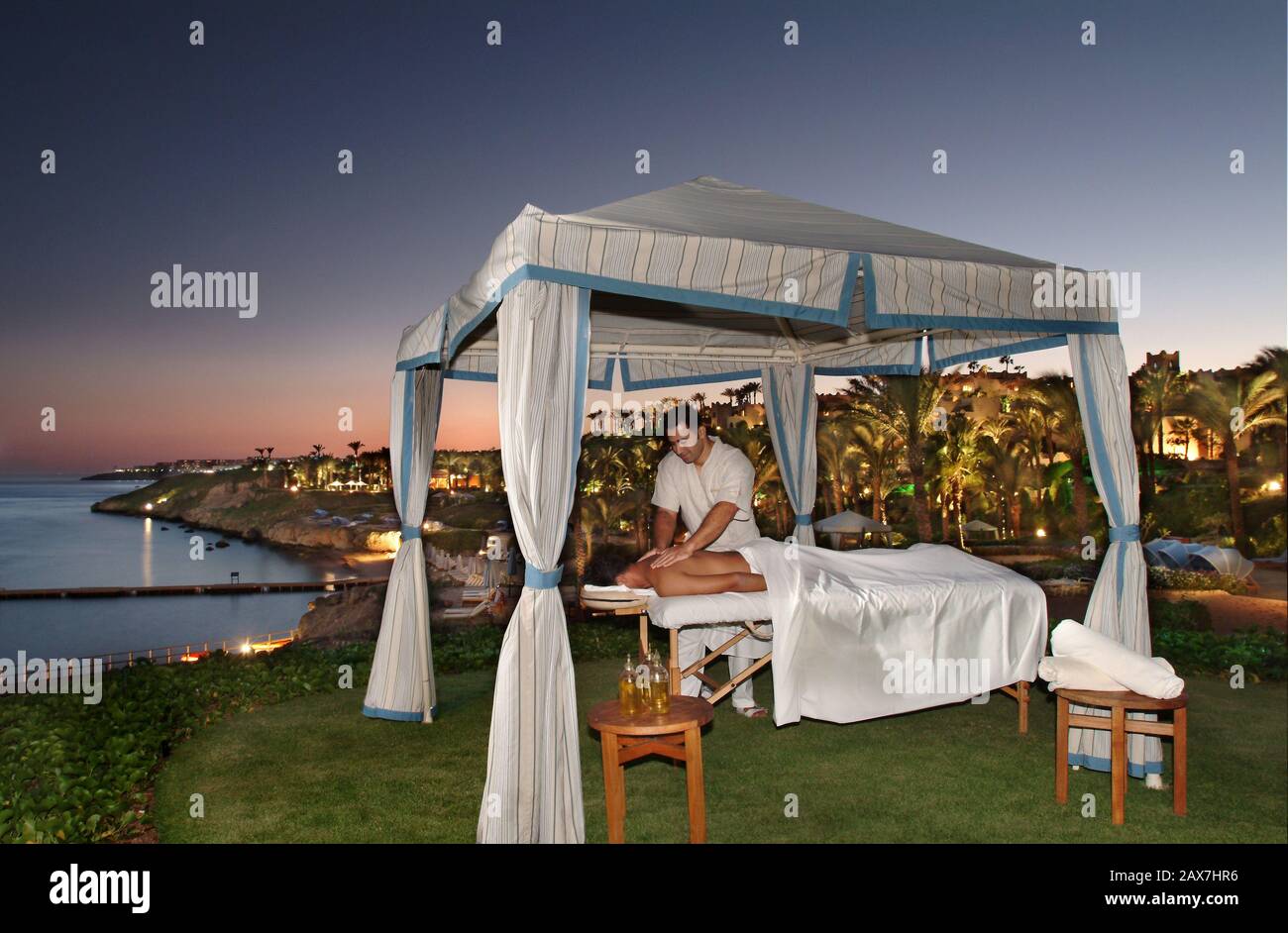 A woman gets a massage in Saudi Arabia Stock Photo Alamy