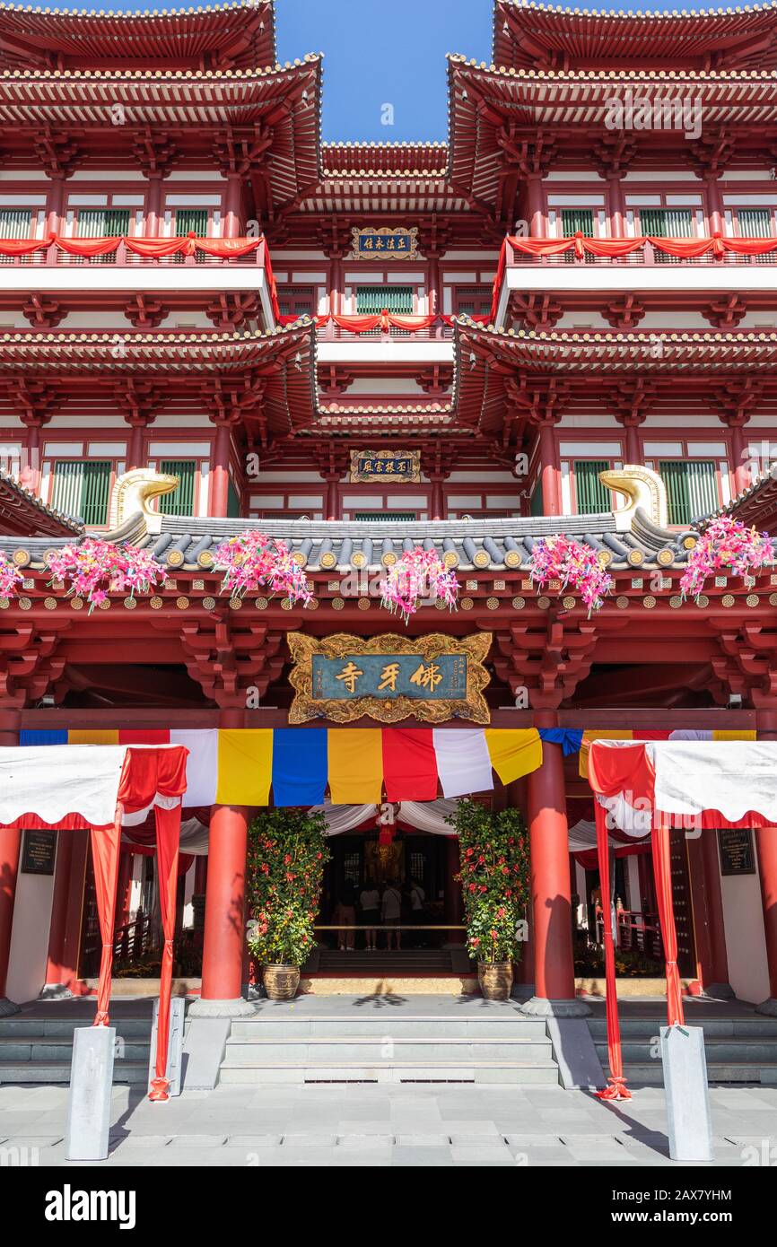 Buddha Tooth Relic Temple and Museum, South Bridge Road, Chinatown, Singapore, Asia is a Tang style Chinese Buddha Temple Stock Photo