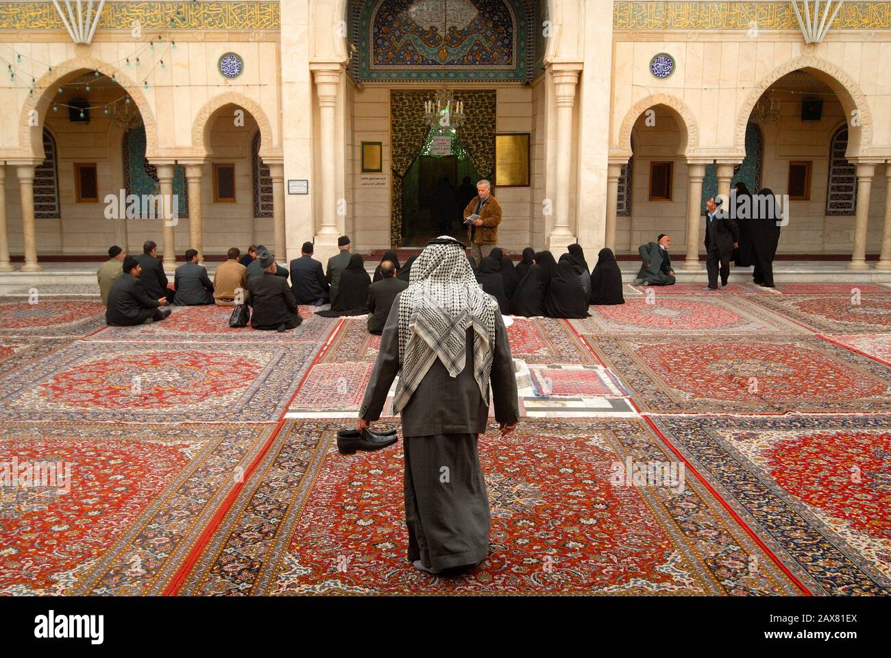 Iranian pilgrims sitting in the courtyard of the Sayyoda Ruqayya Mosque, Damascus, Syria. Stock Photo