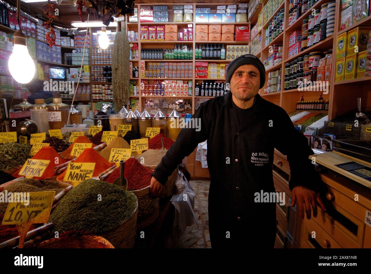 Turkish Shopkeeper A shopkeeper in the Egyptian Market, Istanbul, Turkey Stock Photo - Alamy
