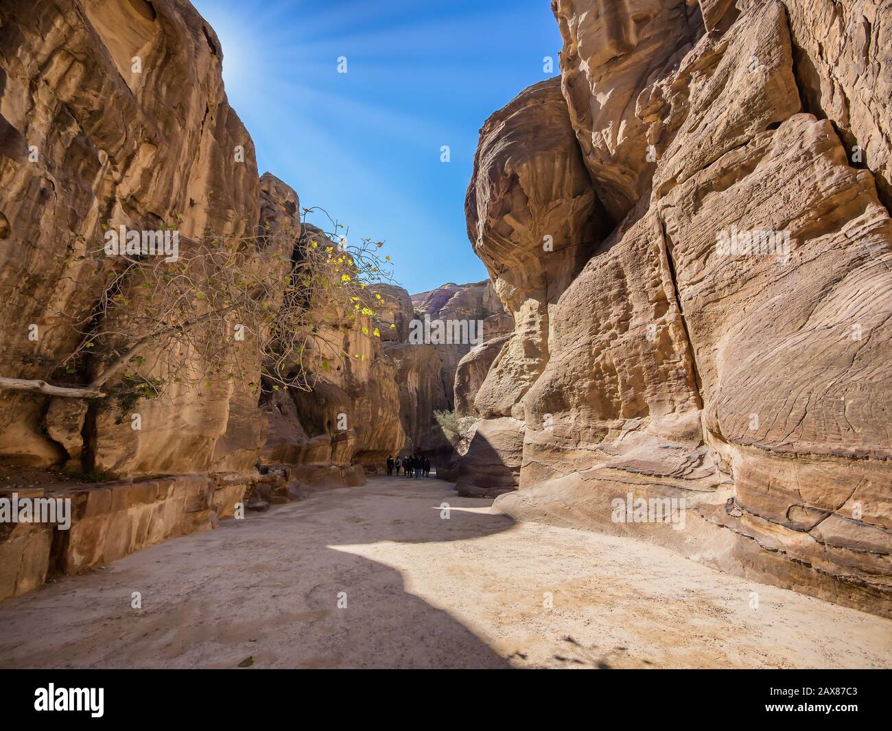 Entrance to Petra through the gorge Siqh, Jordan Stock Photo