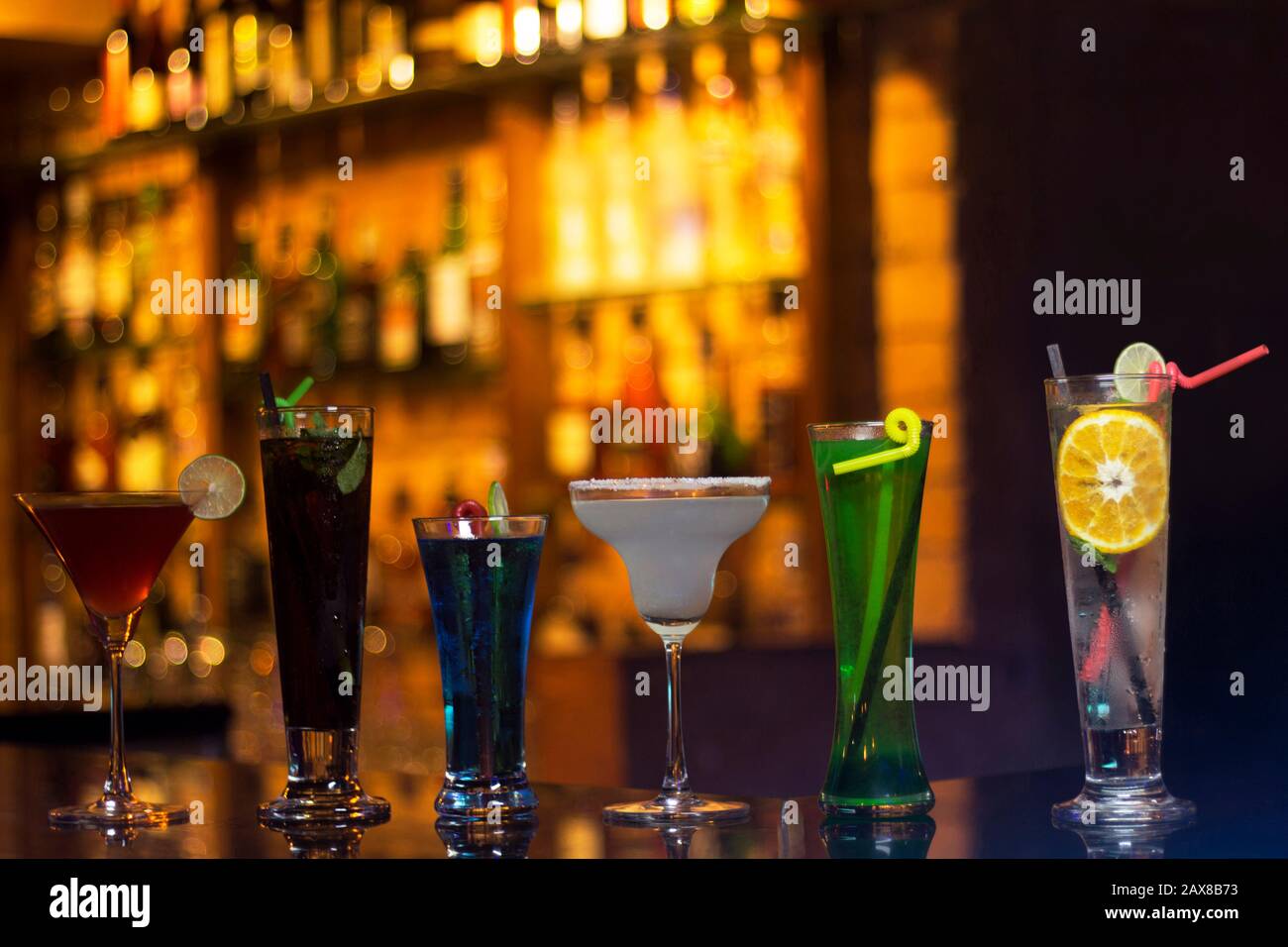 Cocktail Ranges Colour Different colored cocktails at a bar counter Stock Photo - Alamy