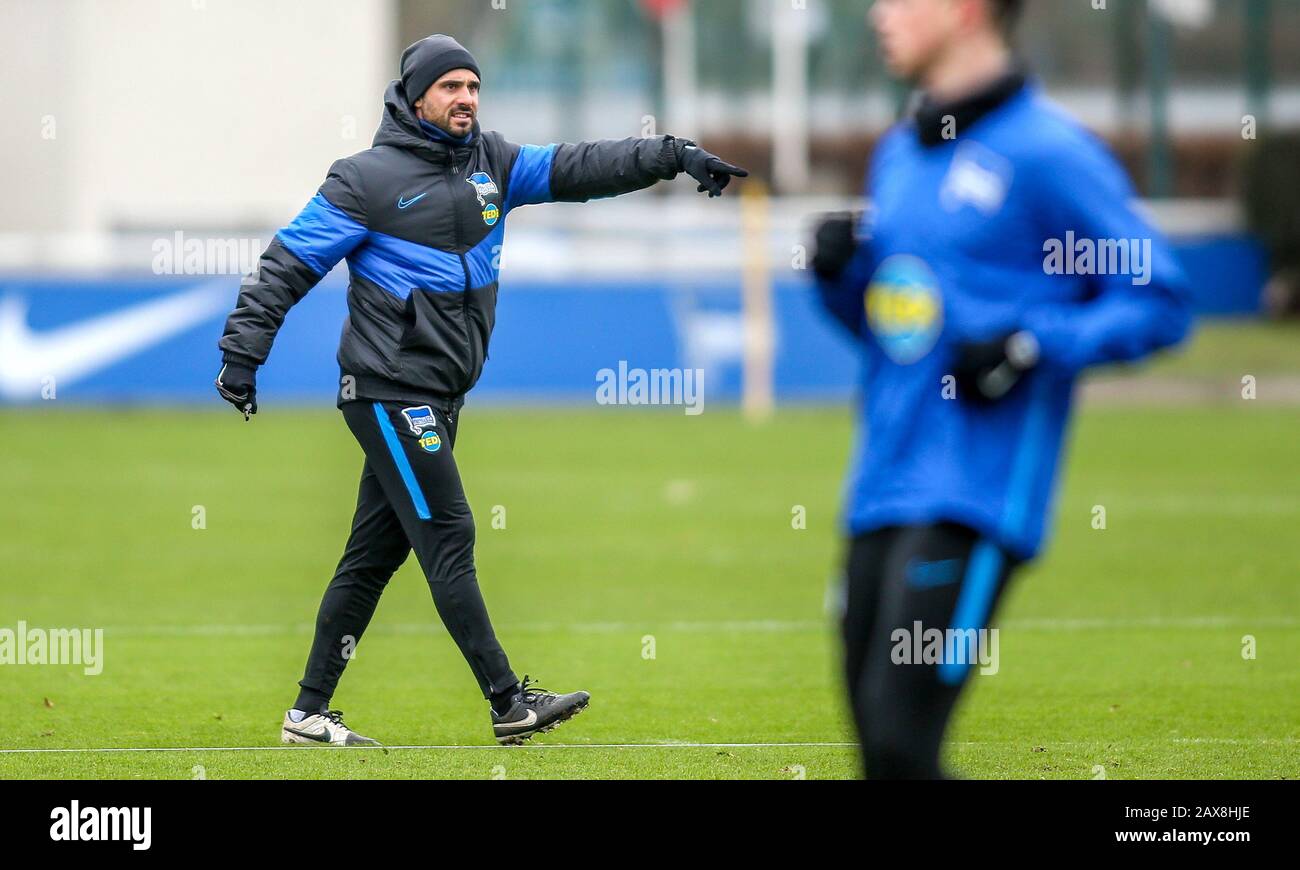 Berlin Germany 11th Feb 2020 Football Bundesliga Training Hertha Bsc Hertha Training Ground Berlin S Interim Trainer Alexander Nouri Gives Instructions Credit Andreas Gora Dpa Alamy Live News Stock Photo Alamy