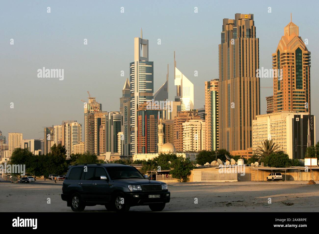 Toyota land cruiser side view hi-res stock photography and images - Alamy