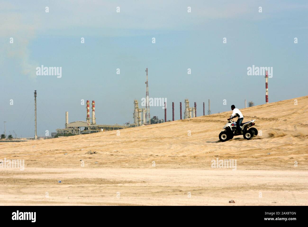 Dune buggy qatar hi-res stock photography and images - Alamy