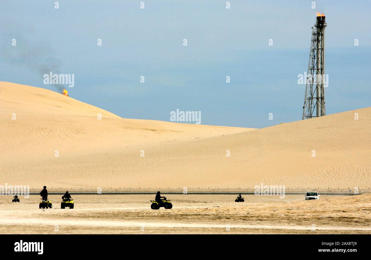 Dune buggy qatar hi-res stock photography and images - Alamy