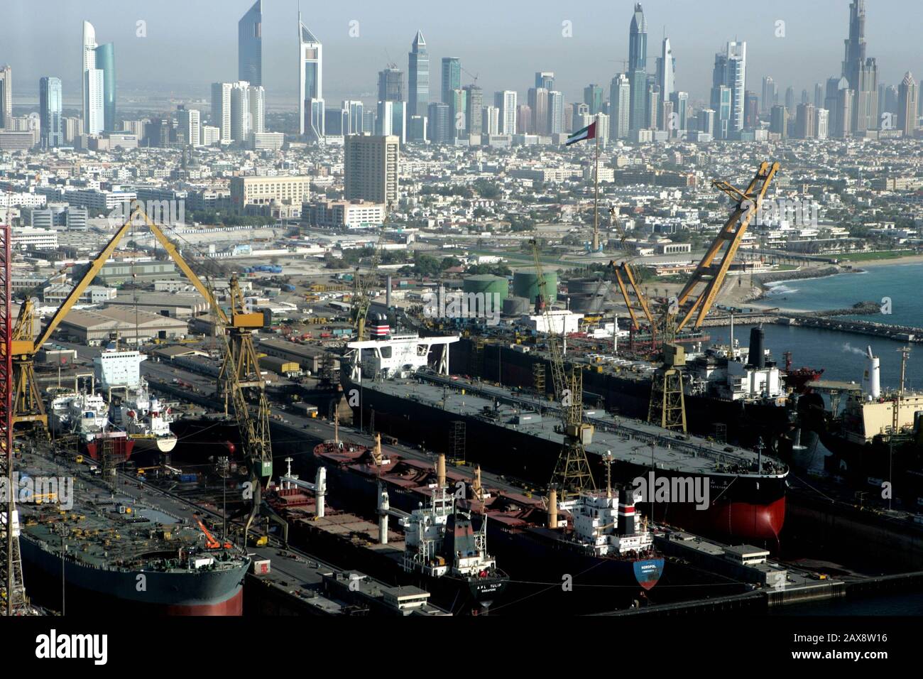 Dubai rashid port hi-res stock photography and images - Alamy