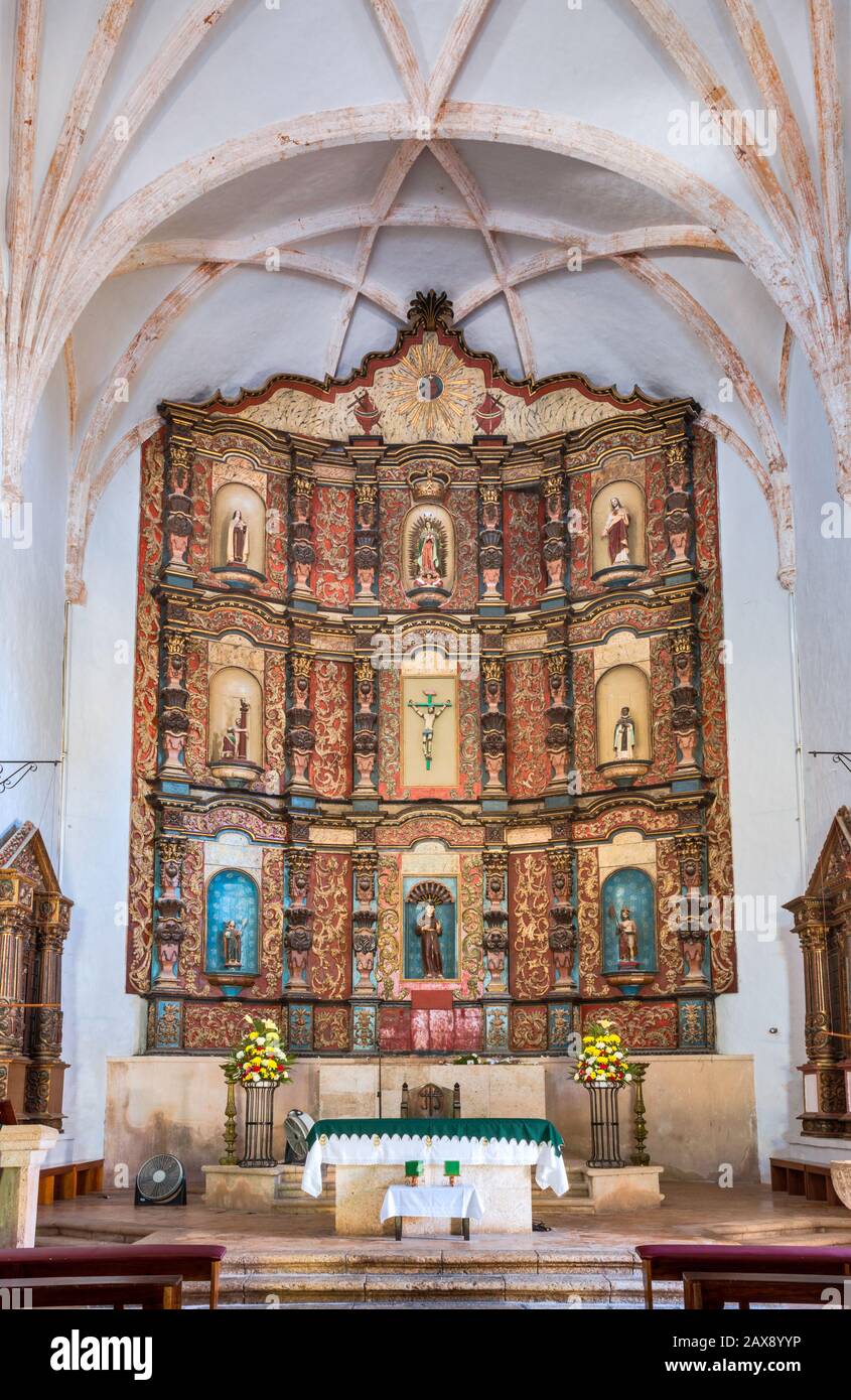 Carved wood retablo at Templo de San Bernardino in Valladolid, Yucatan state, Mexico Stock Photo