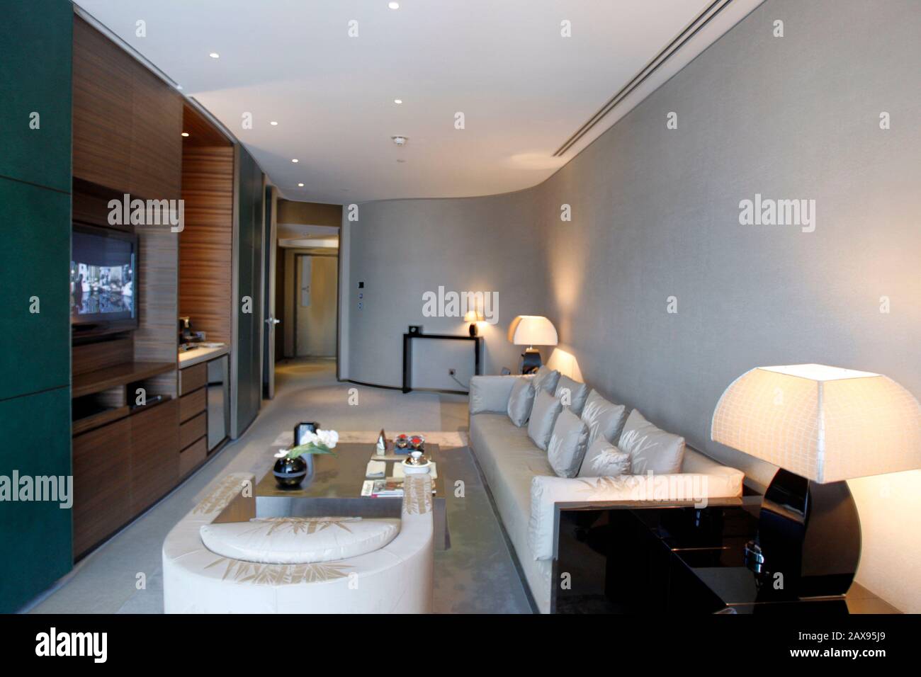 Burj khalifa dubai interior hi-res stock photography and images - Alamy