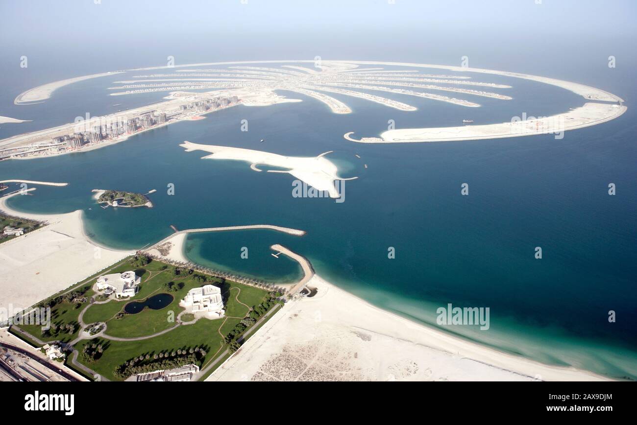 Jumeirah palm island map hi-res stock photography and images - Alamy