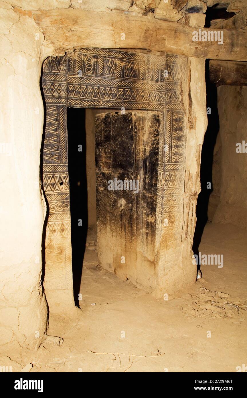Decayed homes hi-res stock photography and images - Alamy