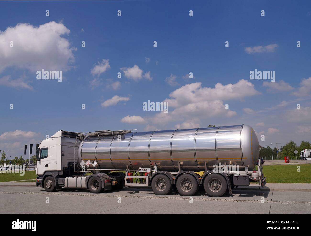 long-vehicle-a-truck-with-a-tanker-designed-to-transport-of-dangerous-substances-long-vehicle-2AX9WGT.jpg